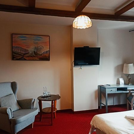 Hotel Restauracja Jas Wedrowniczek Rymanów Eksteriør bilde