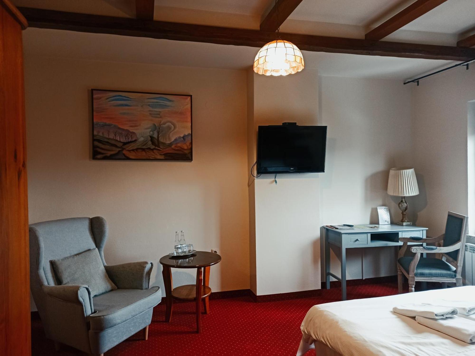 Hotel Restauracja Jas Wedrowniczek Rymanów Eksteriør bilde